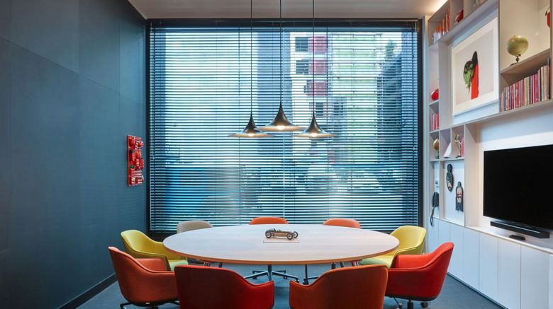 <b>citizenM Los Angeles Downtown Meeting</b>. Images powered by <a href="https://www.leonardoworldwide.com/" title="Leonardo Worldwide" target="_blank">Leonardo</a>.