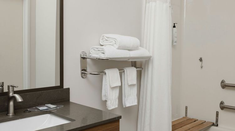 Fairfield Inn & Suites Grand Rapids Room
