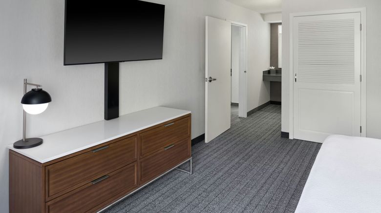 <b>Courtyard Kansas City Shawnee Room</b>. Images powered by <a href="https://www.leonardoworldwide.com/" title="Leonardo Worldwide" target="_blank">Leonardo</a>.