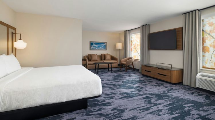 Fairfield Inn & Suites Clinton Suite