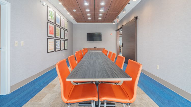 Holiday Inn Express & Suites Marion Meeting