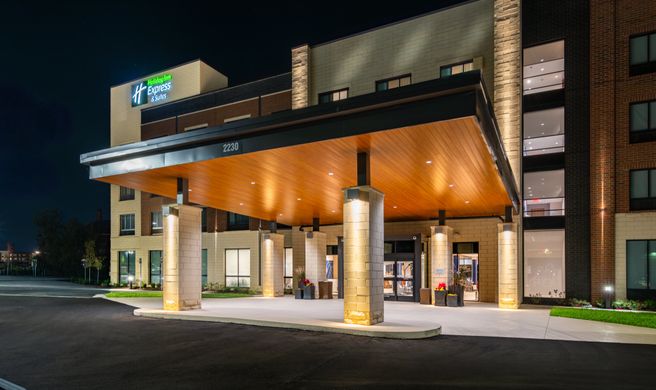 Holiday Inn Express & Suites West Exterior
