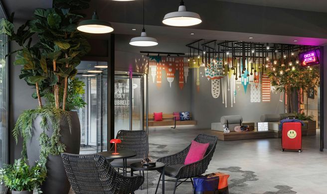 Moxy Barcelona Exterior