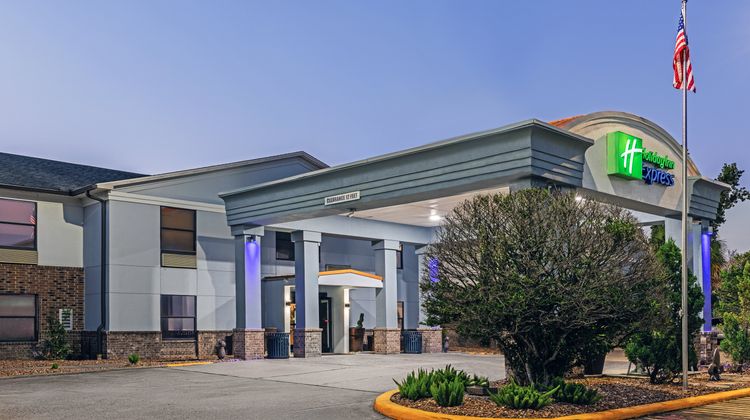 Holiday Inn Express Exterior