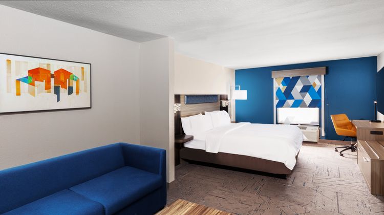 Holiday Inn Express Suite