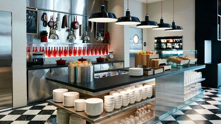 citizenM Seattle South Lake Union Hotel Restaurant