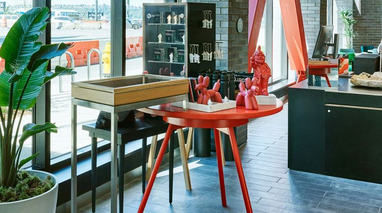 citizenM Seattle Pioneer Square Lobby