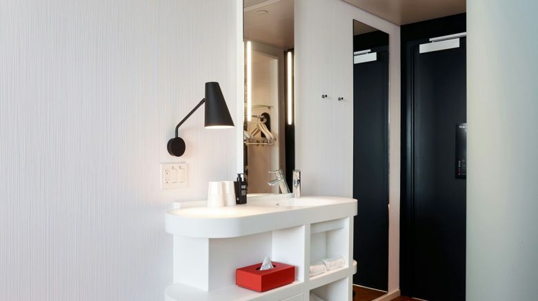 <b>citizenM Seattle Pioneer Square Room</b>. Images powered by <a href="https://www.leonardoworldwide.com/" title="Leonardo Worldwide" target="_blank">Leonardo</a>.