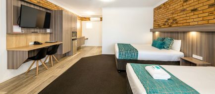 Central Motor Inn Room