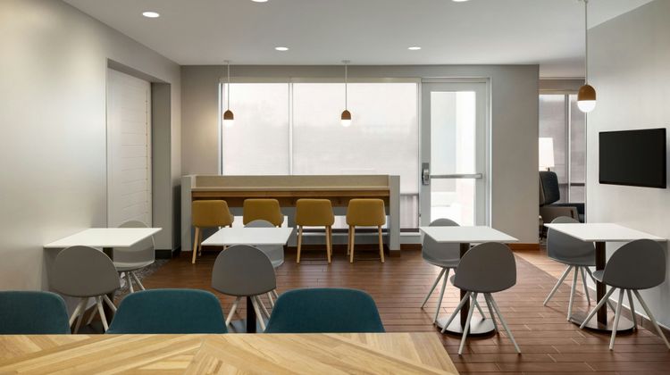 TownePlace Suites Pittsburgh Harmarville Restaurant
