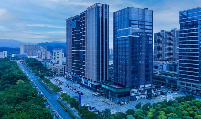 Holiday Inn Exp City Center by Exterior