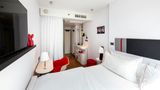 <b>citizenM New York Times Square Room</b>. Images powered by <a href="https://www.leonardoworldwide.com/" title="Leonardo Worldwide" target="_blank">Leonardo</a>.