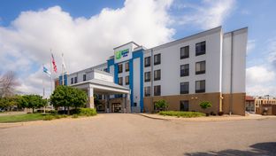 Holiday Inn Express & Suites Minnetonka