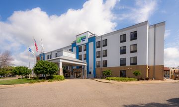 Holiday Inn Express & Suites Minnetonka