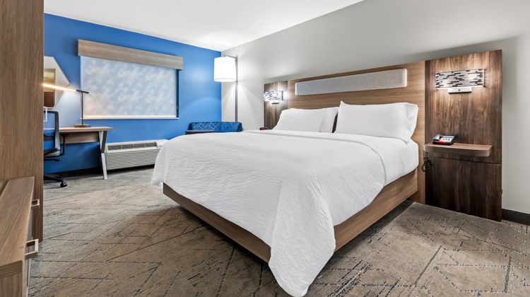 Holiday Inn Express & Suites Florence NE Room