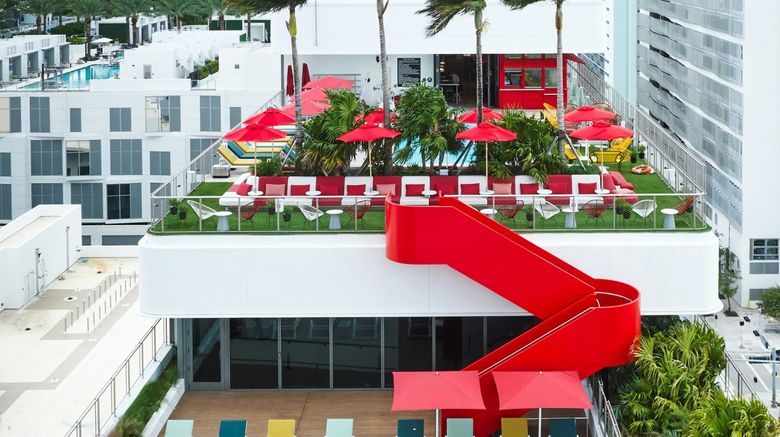 <b>citizenM Miami Worldcenter Pool</b>. Images powered by <a href="https://www.leonardoworldwide.com/" title="Leonardo Worldwide" target="_blank">Leonardo</a>.