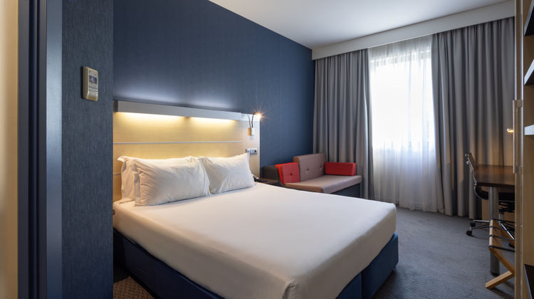 Holiday Inn Express Porto Exponor Room