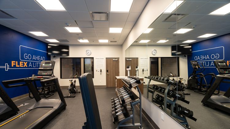 Holiday Inn Express & Suites West Health Club