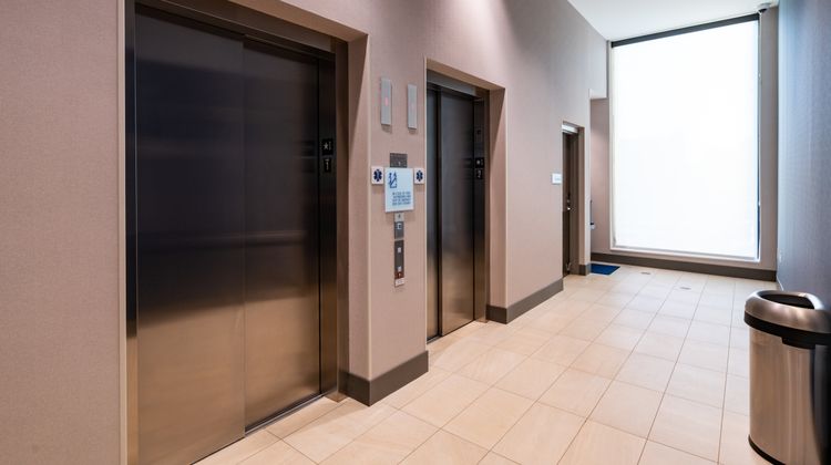 Holiday Inn Express & Suites West Lobby