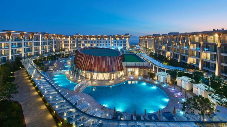 <b>Jeju Shinhwa World Marriott Resort Pool</b>. Images powered by <a href="https://www.leonardoworldwide.com/" title="Leonardo Worldwide" target="_blank">Leonardo</a>.