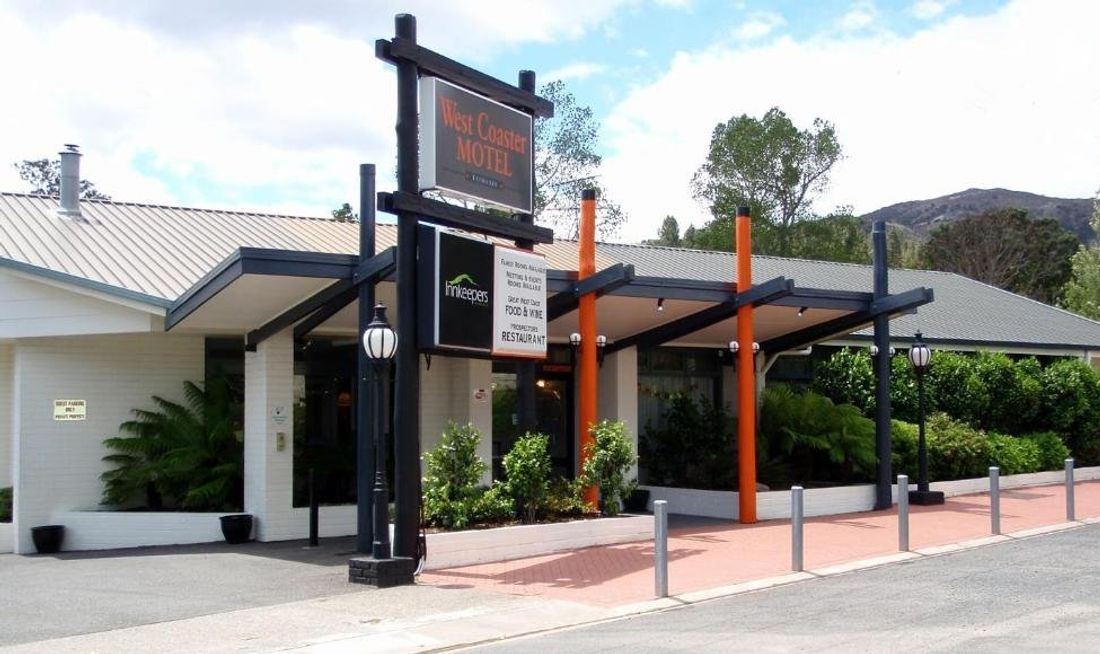 West Coaster Motel Exterior