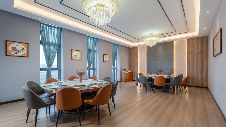 <b>Holiday Inn Exp Changshui Airport Restaurant</b>. Images powered by <a href="https://www.leonardoworldwide.com/" title="Leonardo Worldwide" target="_blank">Leonardo</a>.