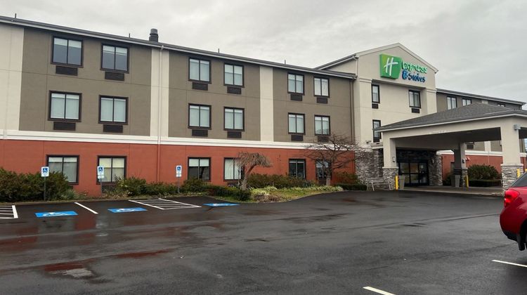 Holiday Inn Express & Suites Alliance Exterior