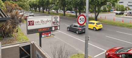 136 On Bealey Motel Exterior