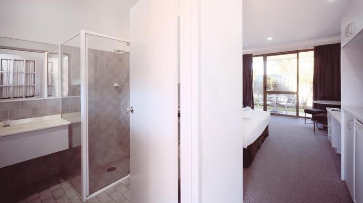 Island Palms Motor Inn Room