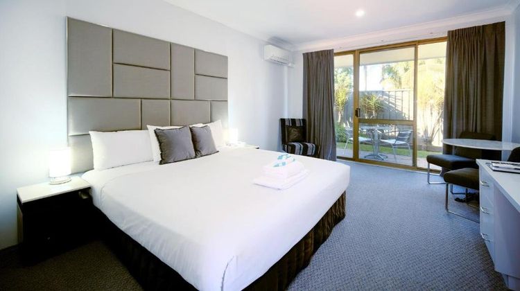 Island Palms Motor Inn Room