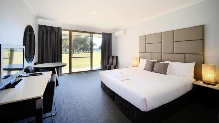 Island Palms Motor Inn Suite