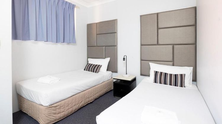 Island Palms Motor Inn Room