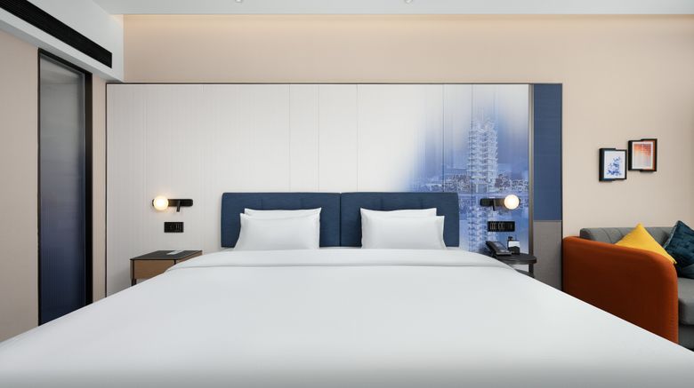<b>Hampton Inn Zhengzhou Airport Room</b>. Images powered by <a href="https://www.leonardoworldwide.com/" title="Leonardo Worldwide" target="_blank">Leonardo</a>.