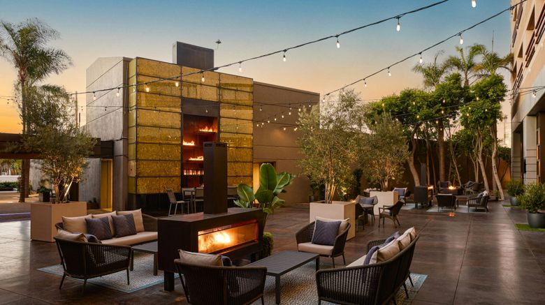 <b>Marina del Rey Marriott Restaurant</b>. Images powered by <a href="https://www.leonardoworldwide.com/" title="Leonardo Worldwide" target="_blank">Leonardo</a>.