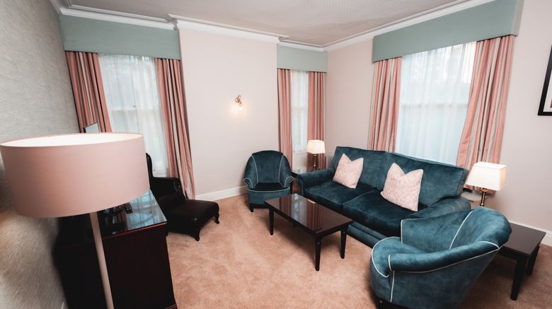 <b>Old Swan Hotel Suite</b>. Images powered by <a href="https://www.leonardoworldwide.com/" title="Leonardo Worldwide" target="_blank">Leonardo</a>.