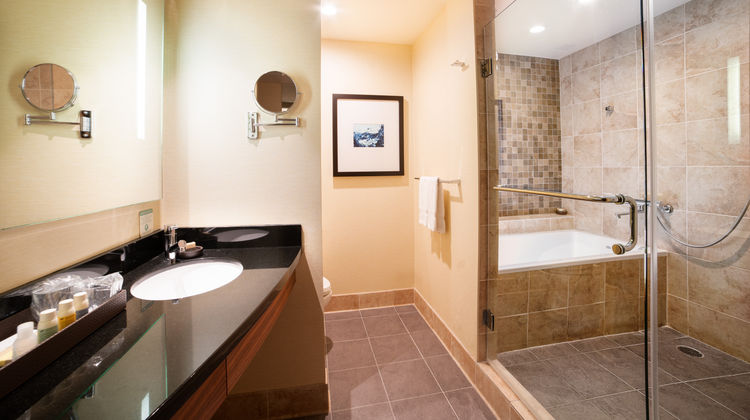Miyako Hybrid Hotel Torrance Room