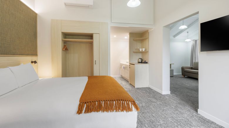 <b>Copthorne Hotel & Resort Bay of Islands Suite</b>. Images powered by <a href="https://www.leonardoworldwide.com/" title="Leonardo Worldwide" target="_blank">Leonardo</a>.