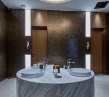 Crowne Plaza Phnom Penh Lobby