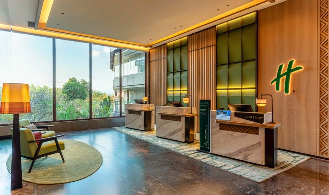 Holiday Inn Jingmai Exterior
