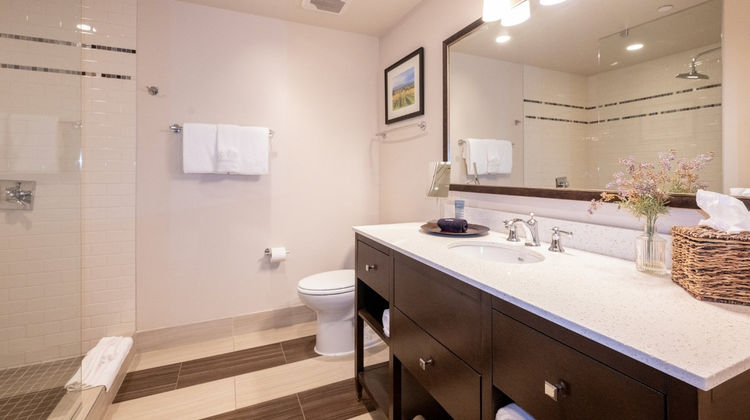 The Lodge at Columbia Point Room