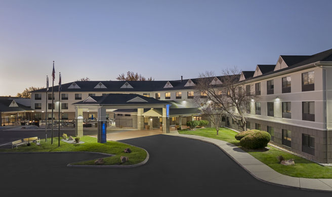 Holiday Inn Express & Suites Exterior