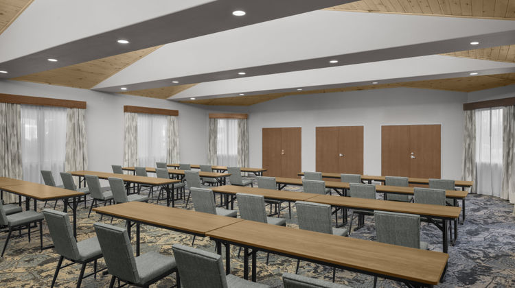 Holiday Inn Express & Suites Meeting