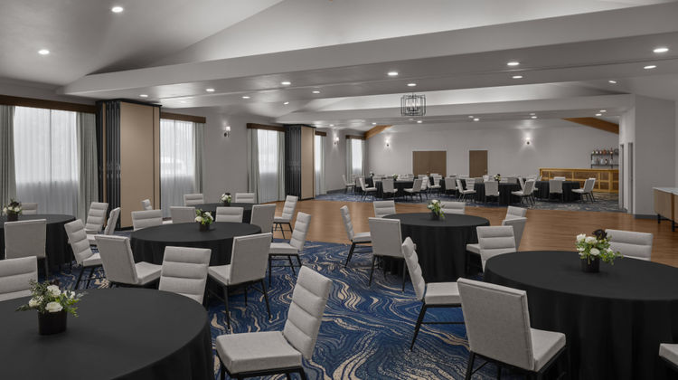 Holiday Inn Express & Suites Meeting