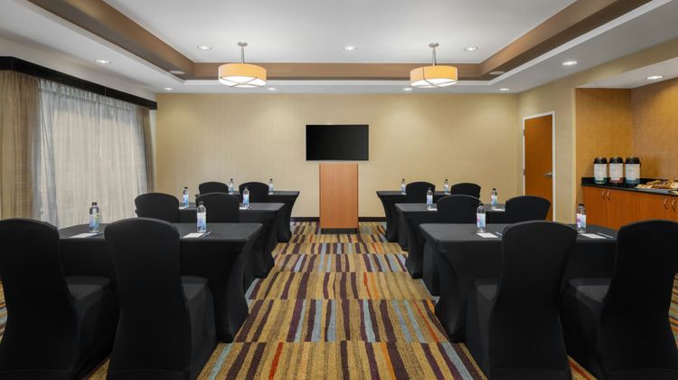 Fairfield Inn & Suites Cumberland Meeting