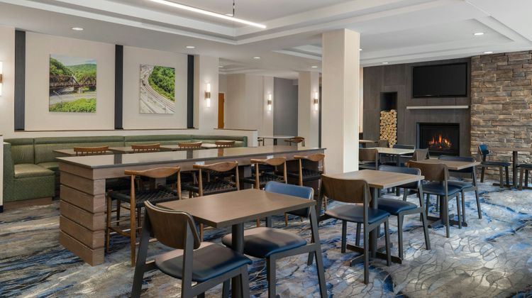 Fairfield Inn & Suites Cumberland Restaurant