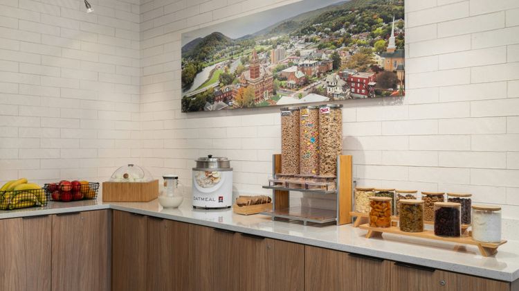 Fairfield Inn & Suites Cumberland Restaurant