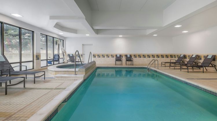 Fairfield Inn & Suites Cumberland Pool