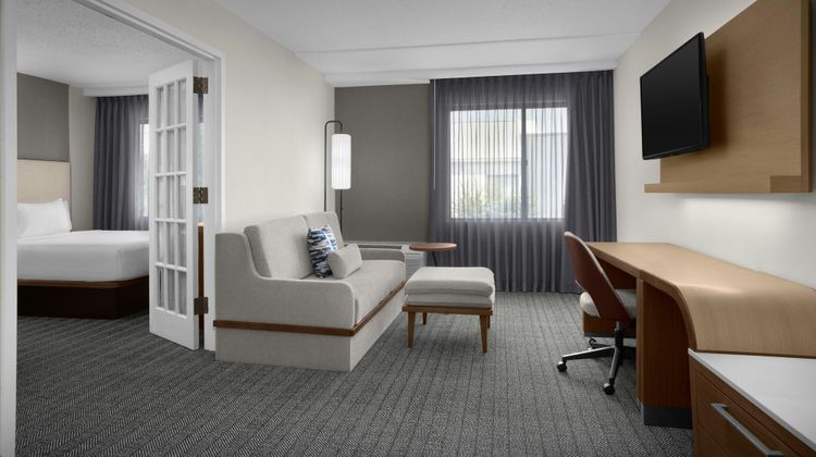 Courtyard by Marriott Dallas DFW Airport Room