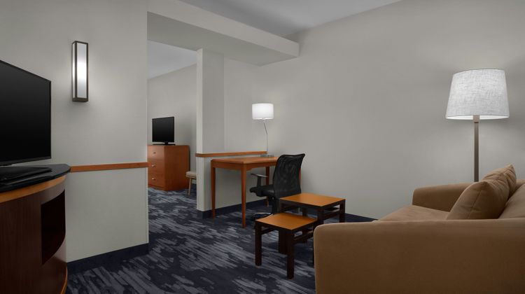 Fairfield Inn & Suites Fashion Center Room