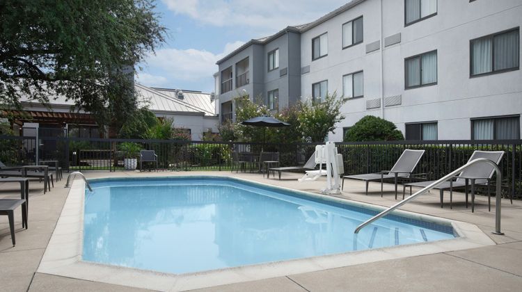Courtyard by Marriott Dallas DFW Airport Pool